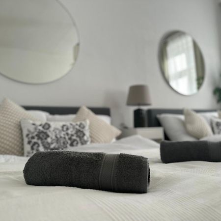 Spacious Apartment, 3 Min To U1 Reumannplatz Wenen Buitenkant foto