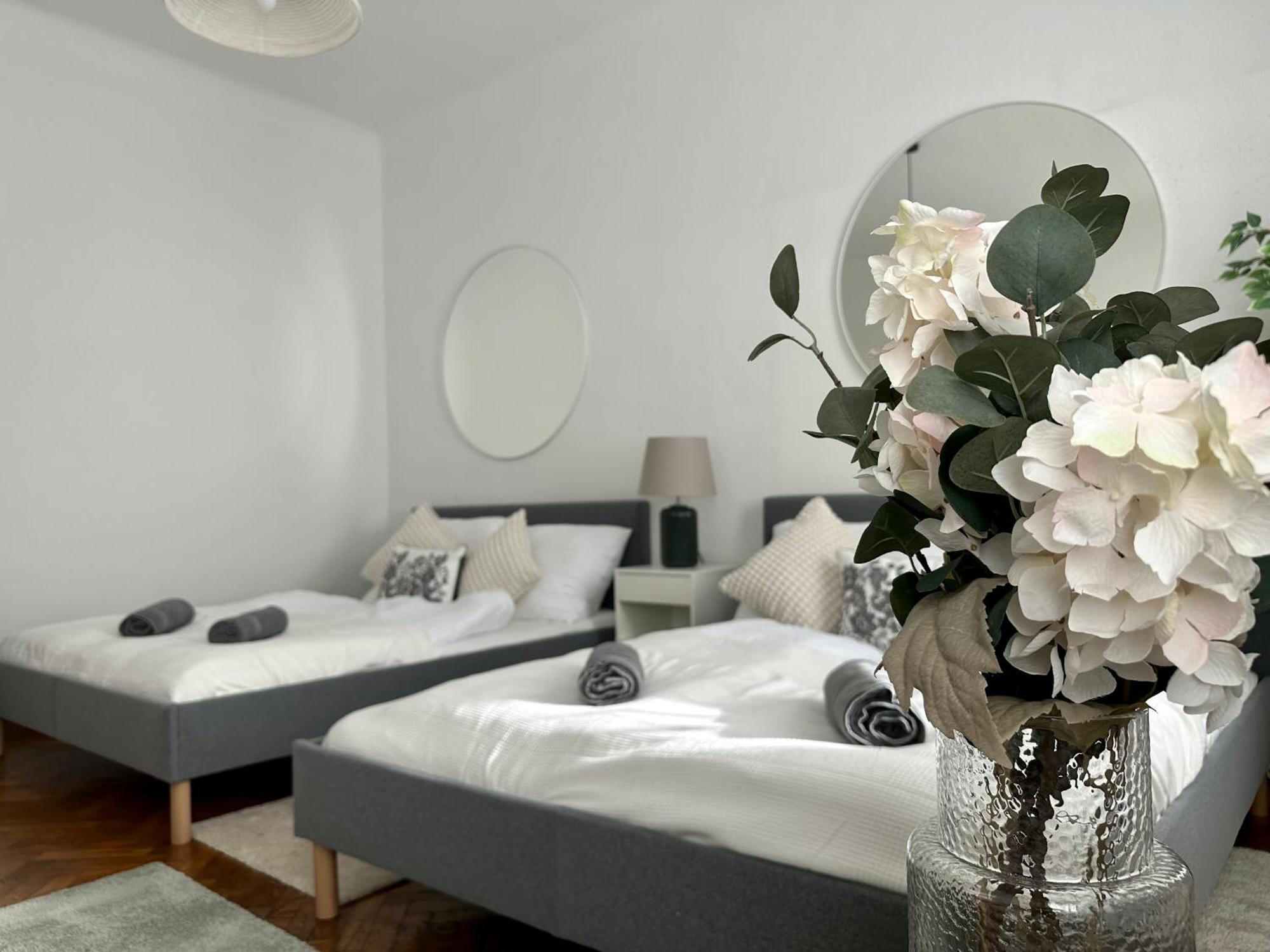 Spacious Apartment, 3 Min To U1 Reumannplatz Wenen Buitenkant foto
