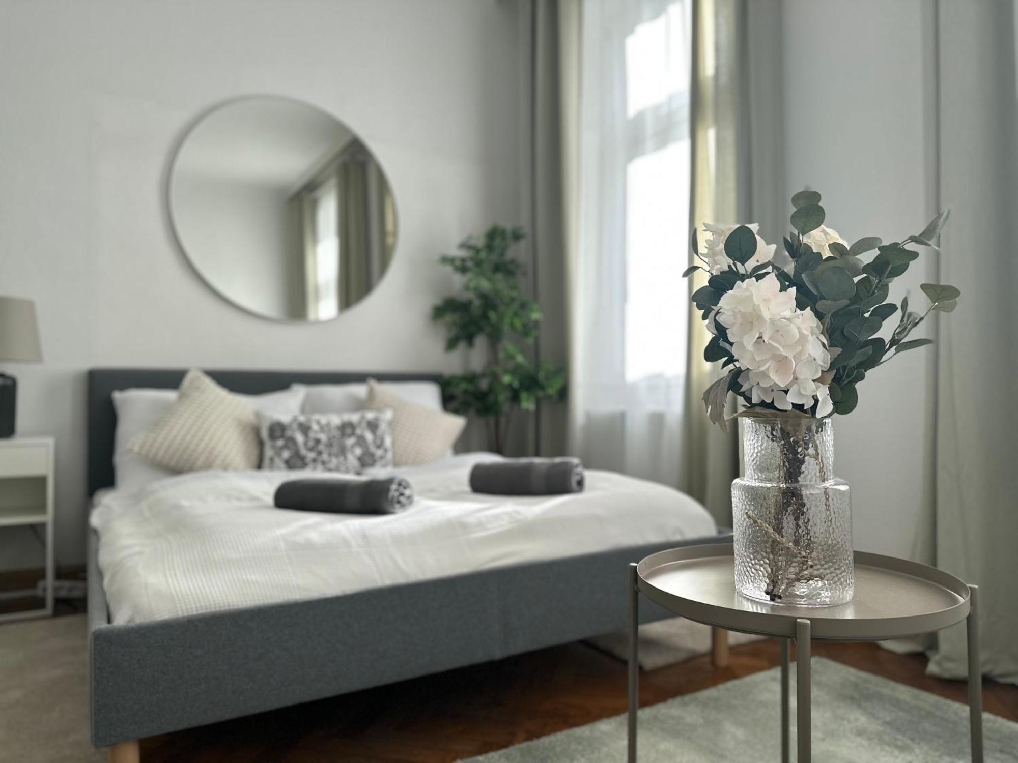 Spacious Apartment, 3 Min To U1 Reumannplatz Wenen Buitenkant foto