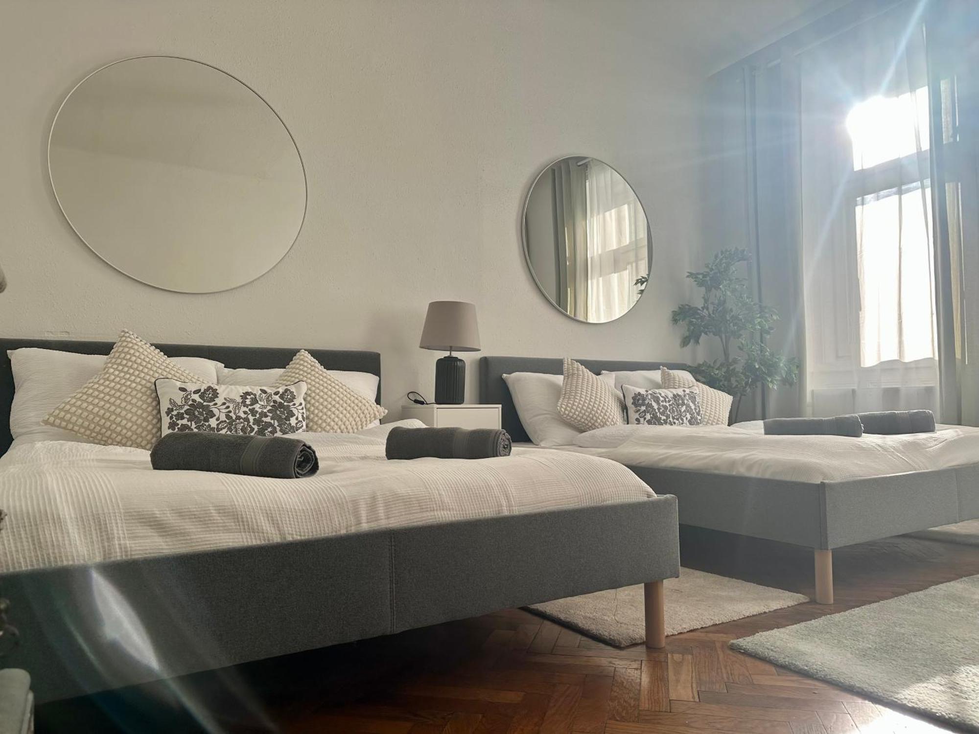 Spacious Apartment, 3 Min To U1 Reumannplatz Wenen Buitenkant foto