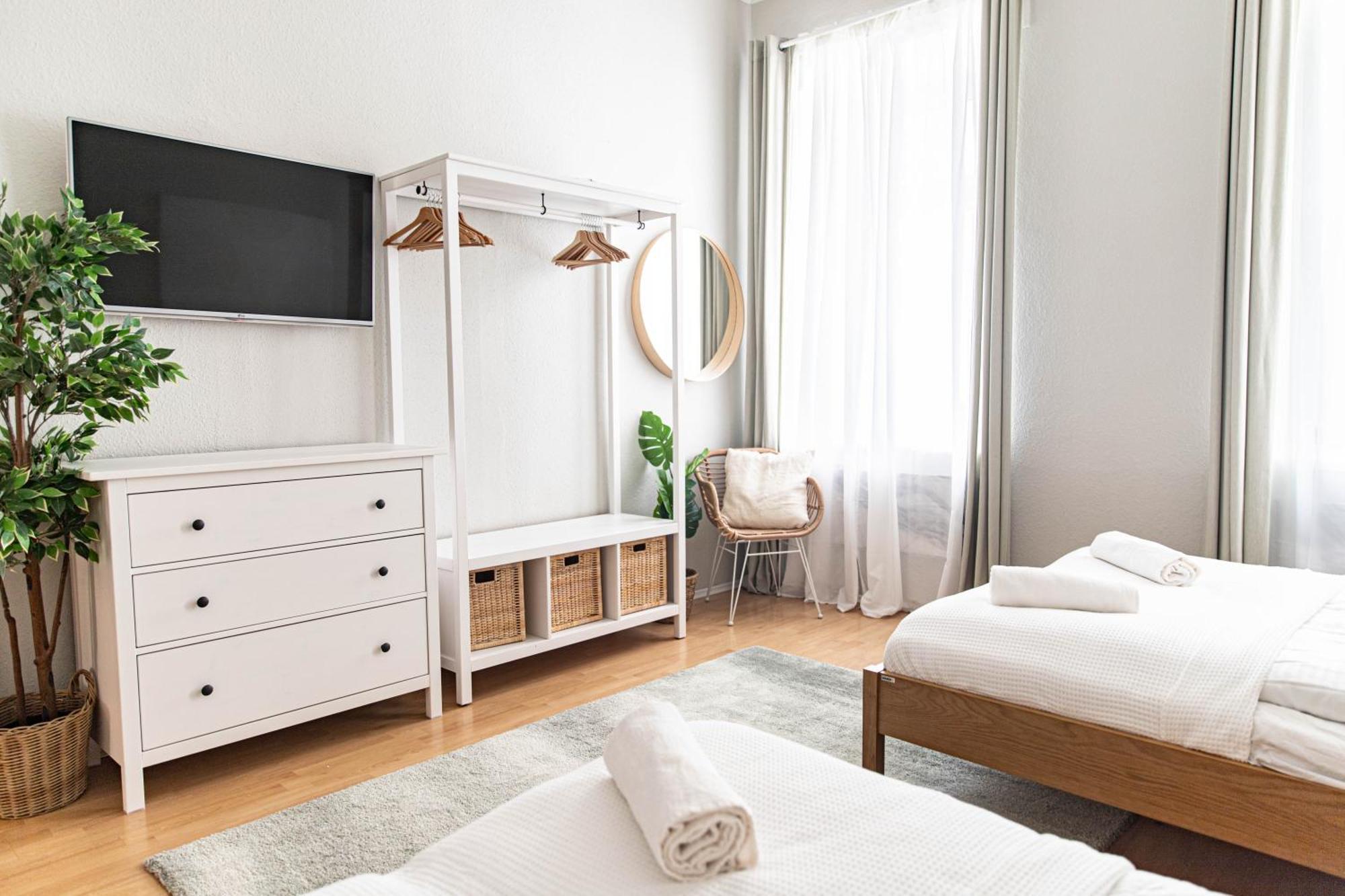 Spacious Apartment, 3 Min To U1 Reumannplatz Wenen Buitenkant foto
